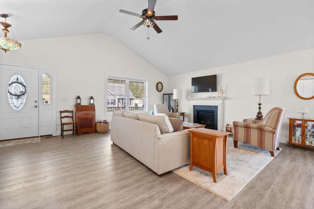2 Strawberry Lane, Hooksett, NH 03106