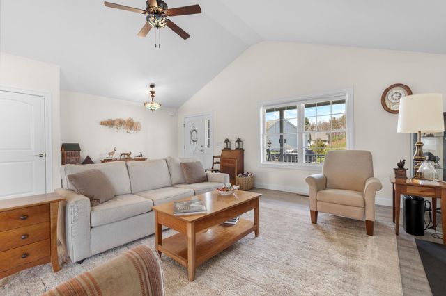 2 Strawberry Lane, Hooksett, NH 03106