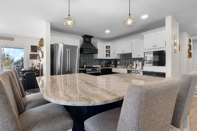 2 Strawberry Lane, Hooksett, NH 03106