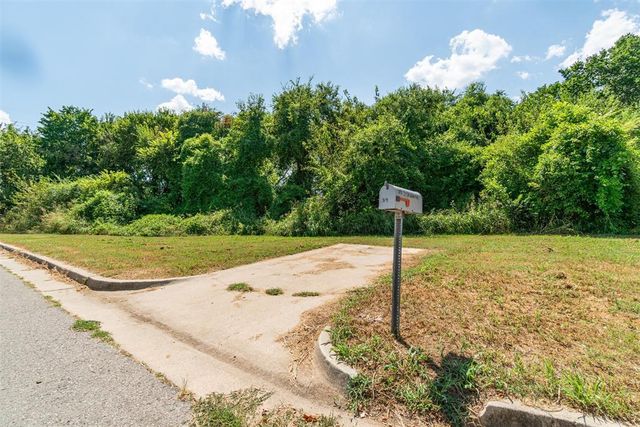 319 S Oklahoma Avenue, Shawnee, OK 74801