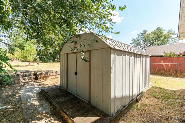 319 S Oklahoma Avenue, Shawnee, OK 74801