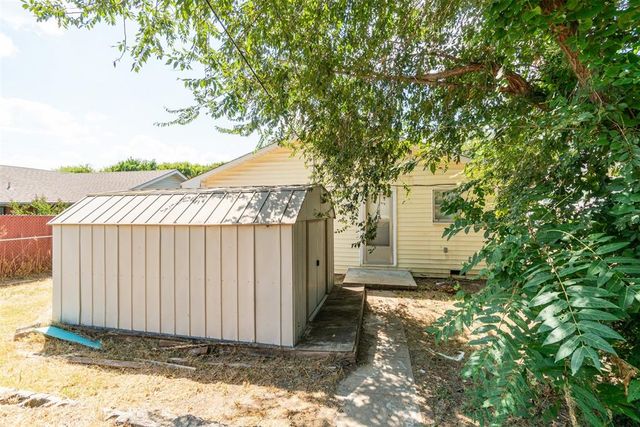 319 S Oklahoma Avenue, Shawnee, OK 74801