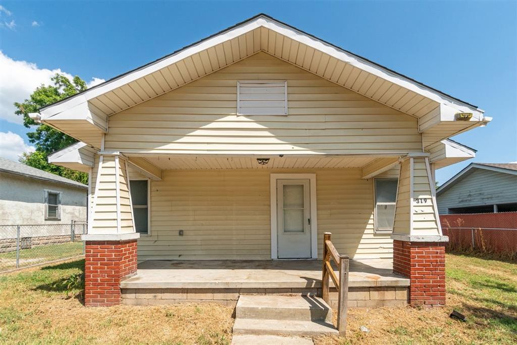 319 S Oklahoma Avenue, Shawnee, OK 74801