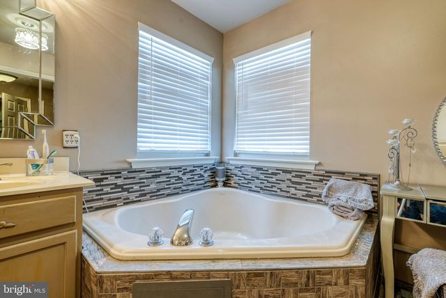 242 SNAPDRAGON ST, Warrington, PA 18976