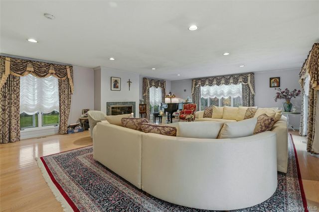 43 Bristol Drive, Manhasset, NY 11030