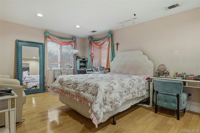 43 Bristol Drive, Manhasset, NY 11030