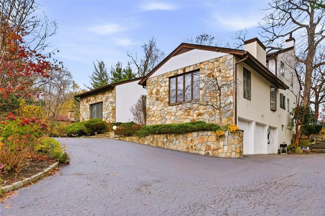 43 Bristol Drive, Manhasset, NY 11030