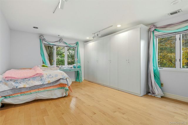 43 Bristol Drive, Manhasset, NY 11030