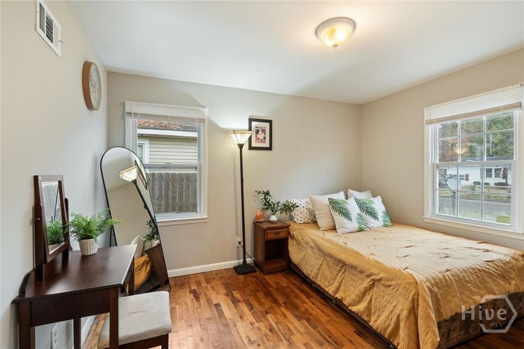 Image 10 of property listing at 325 Manor Drive, Savannah, GA 31404