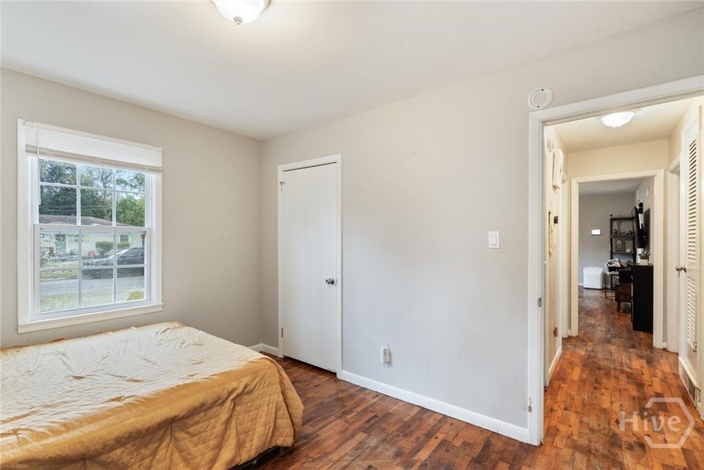 Image 11 of property listing at 325 Manor Drive, Savannah, GA 31404