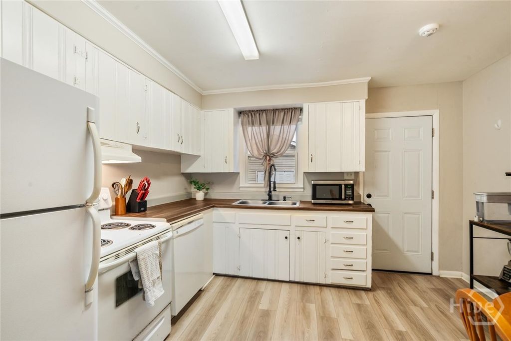 Image 16 of property listing at 325 Manor Drive, Savannah, GA 31404