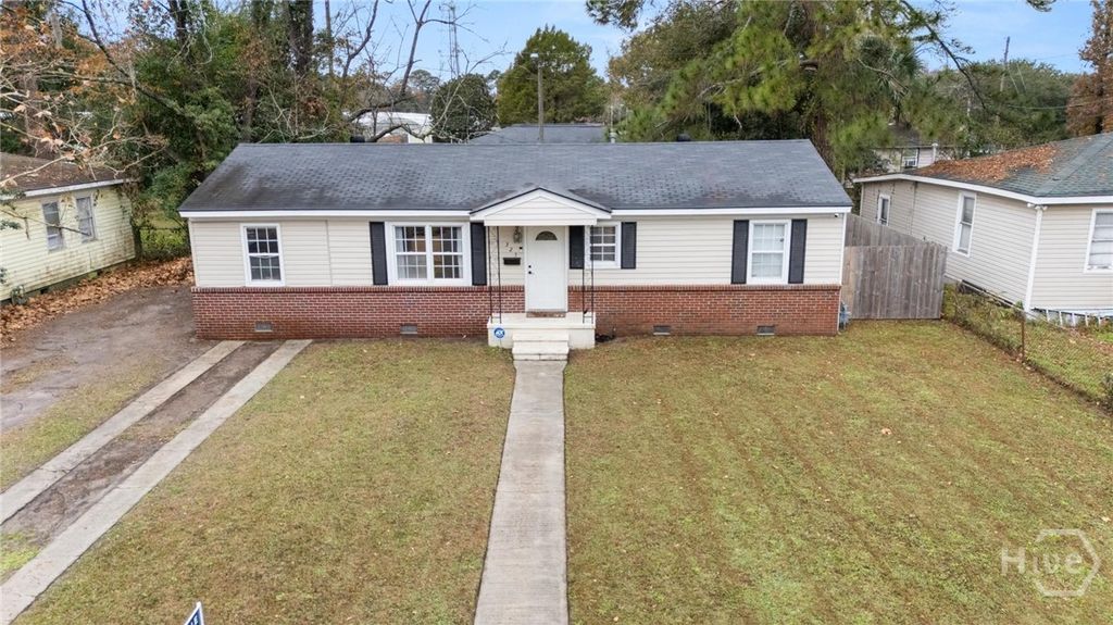 Image 2 of property listing at 325 Manor Drive, Savannah, GA 31404