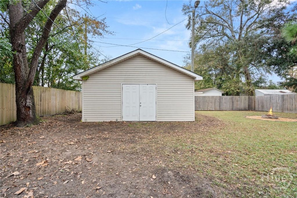 Image 26 of property listing at 325 Manor Drive, Savannah, GA 31404