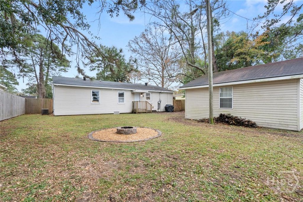Image 28 of property listing at 325 Manor Drive, Savannah, GA 31404