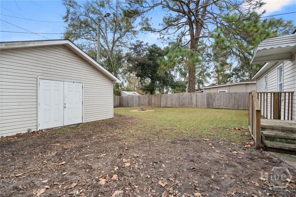 Image 29 of property listing at 325 Manor Drive, Savannah, GA 31404