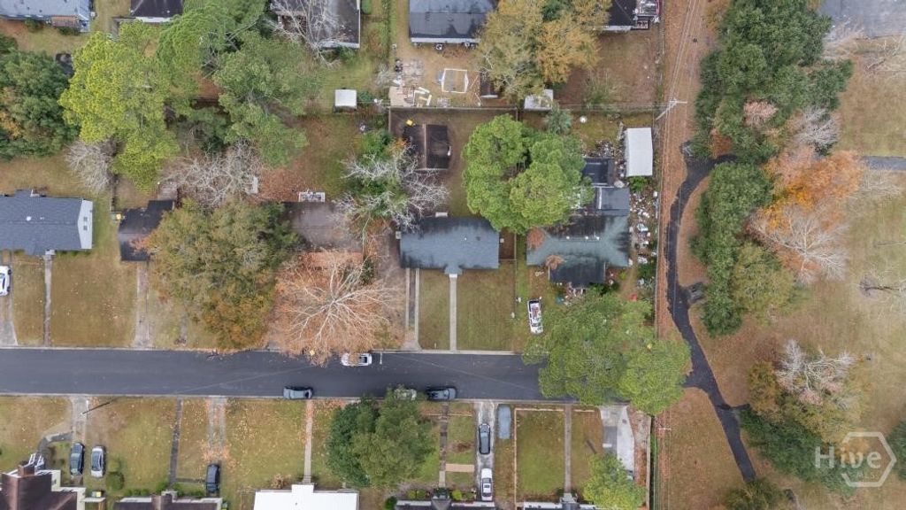 Image 33 of property listing at 325 Manor Drive, Savannah, GA 31404
