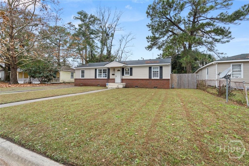 Image 4 of property listing at 325 Manor Drive, Savannah, GA 31404