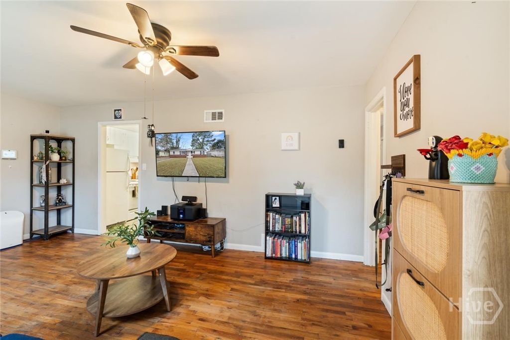 Image 5 of property listing at 325 Manor Drive, Savannah, GA 31404