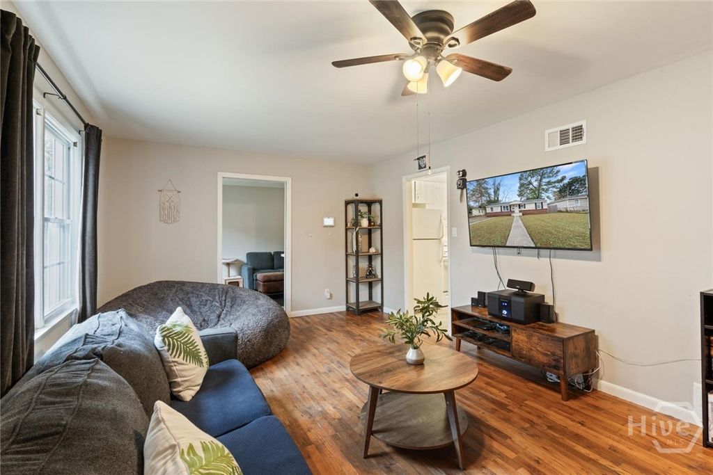 Image 6 of property listing at 325 Manor Drive, Savannah, GA 31404
