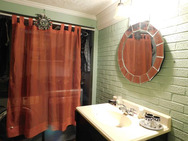 417 Old Highway 31 E, Bethpage, TN 37022