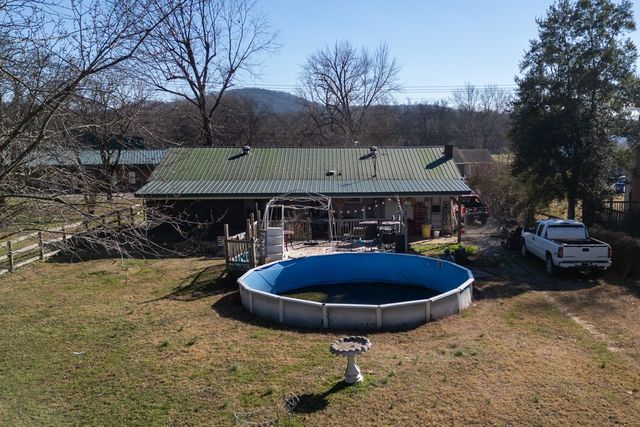 417 Old Highway 31 E, Bethpage, TN 37022