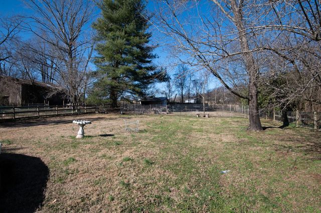 417 Old Highway 31 E, Bethpage, TN 37022