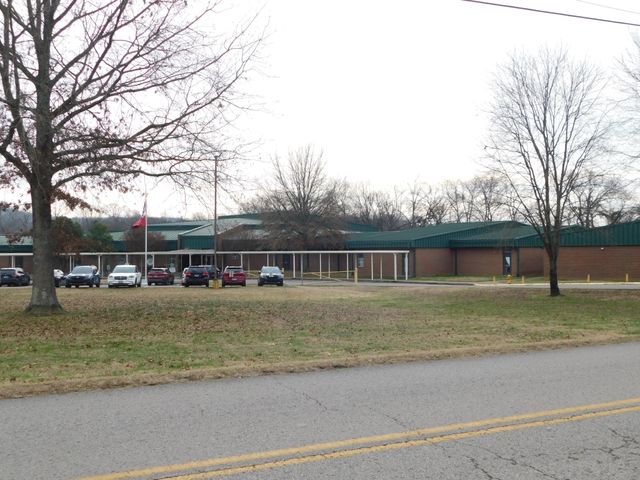 417 Old Highway 31 E, Bethpage, TN 37022