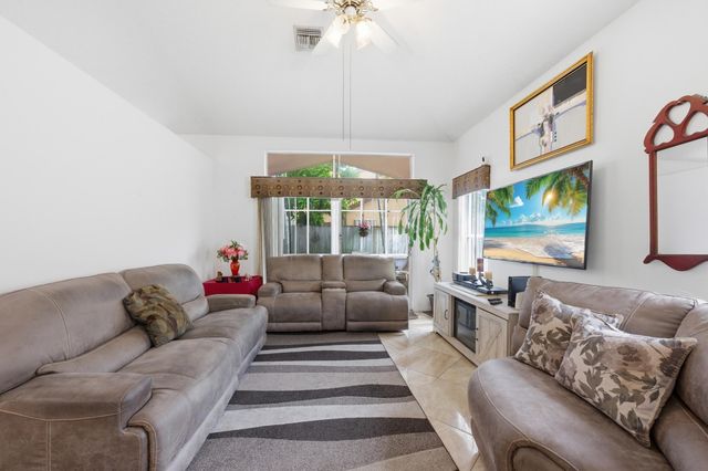 113 E Saratoga Blvd Boulevard E, Royal Palm Beach, FL 33411