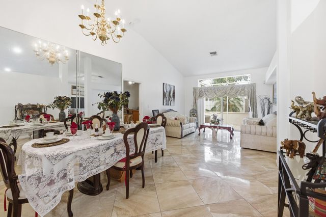 113 E Saratoga Blvd Boulevard E, Royal Palm Beach, FL 33411