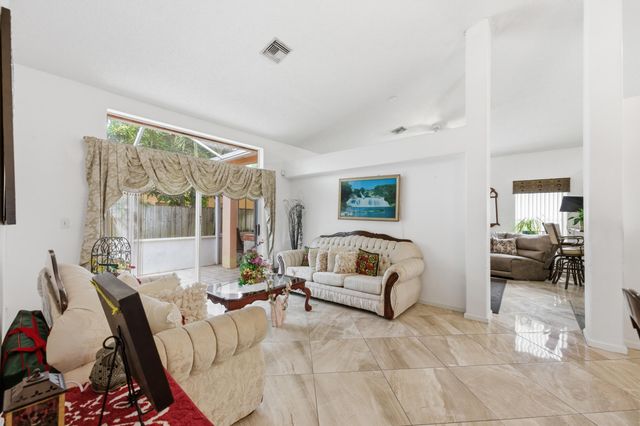 113 E Saratoga Blvd Boulevard E, Royal Palm Beach, FL 33411