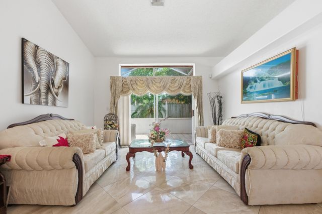 113 E Saratoga Blvd Boulevard E, Royal Palm Beach, FL 33411