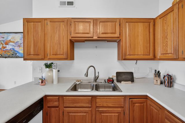 2461 Patricia Drive Bldg E, Urbandale, IA 50322