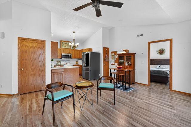 2461 Patricia Drive Bldg E, Urbandale, IA 50322