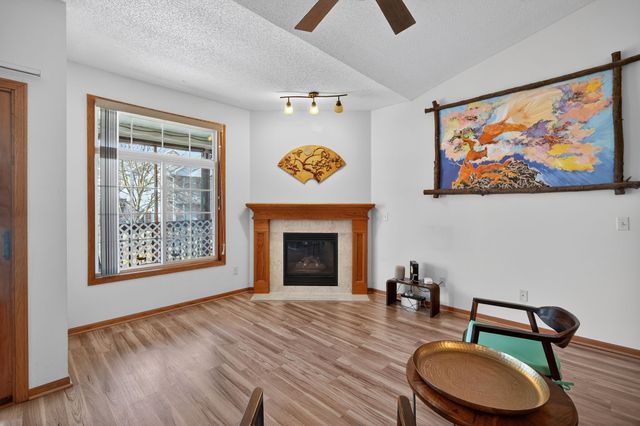 2461 Patricia Drive Bldg E, Urbandale, IA 50322