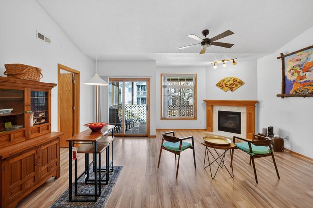 2461 Patricia Drive Bldg E, Urbandale, IA 50322