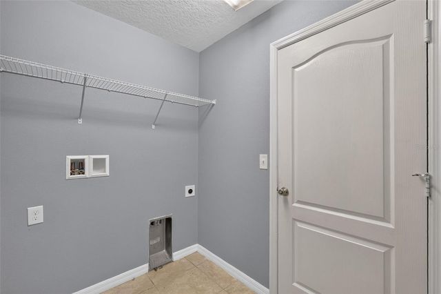 2465 BEGONIA STREET, Mascotte, FL 34753