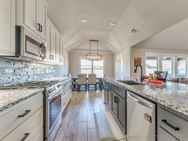 27605 E 108th Place S, Coweta, OK 74429