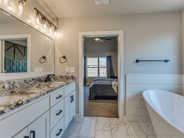 27605 E 108th Place S, Coweta, OK 74429