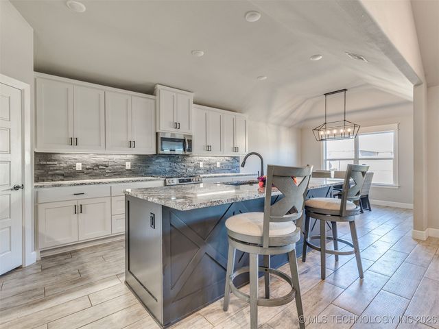 27605 E 108th Place S, Coweta, OK 74429