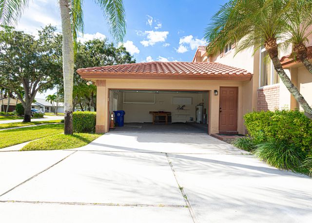 19921 NW 4th Street, Pembroke Pines, FL 33029