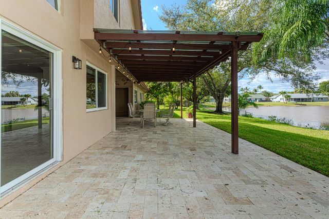 19921 NW 4th Street, Pembroke Pines, FL 33029