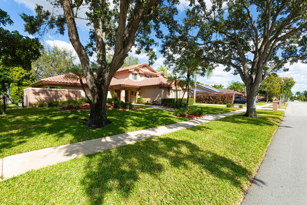 19921 NW 4th Street, Pembroke Pines, FL 33029