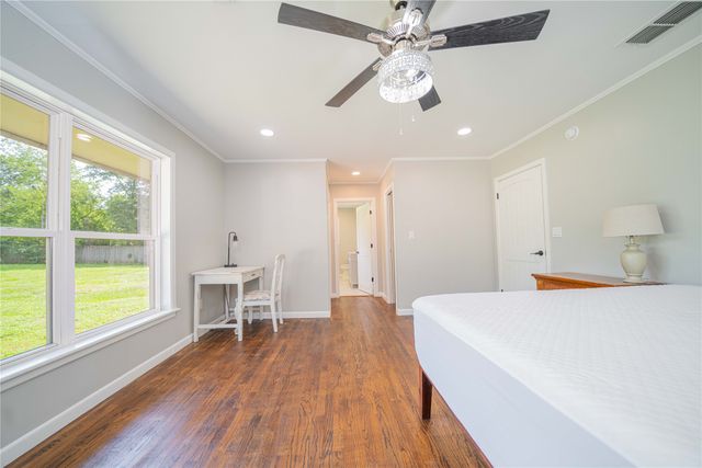 812 E 1st, Hughes Springs, TX 75656