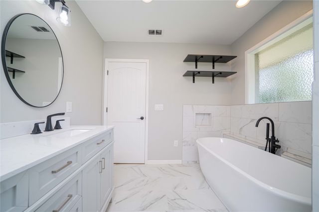 812 E 1st, Hughes Springs, TX 75656