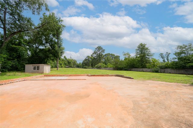812 E 1st, Hughes Springs, TX 75656