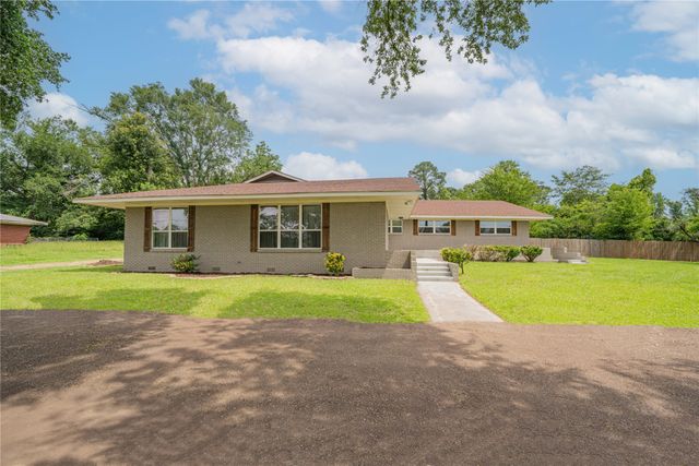 812 E 1st, Hughes Springs, TX 75656