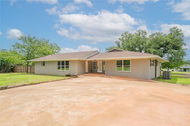 812 E 1st, Hughes Springs, TX 75656