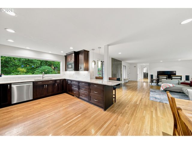 1111 Sw CORONADO St, Portland, OR 97219
