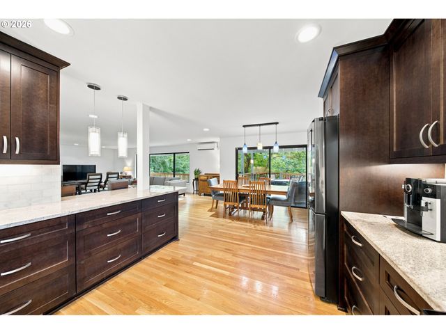 1111 Sw CORONADO St, Portland, OR 97219