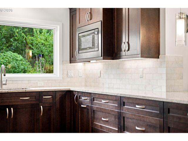 1111 Sw CORONADO St, Portland, OR 97219